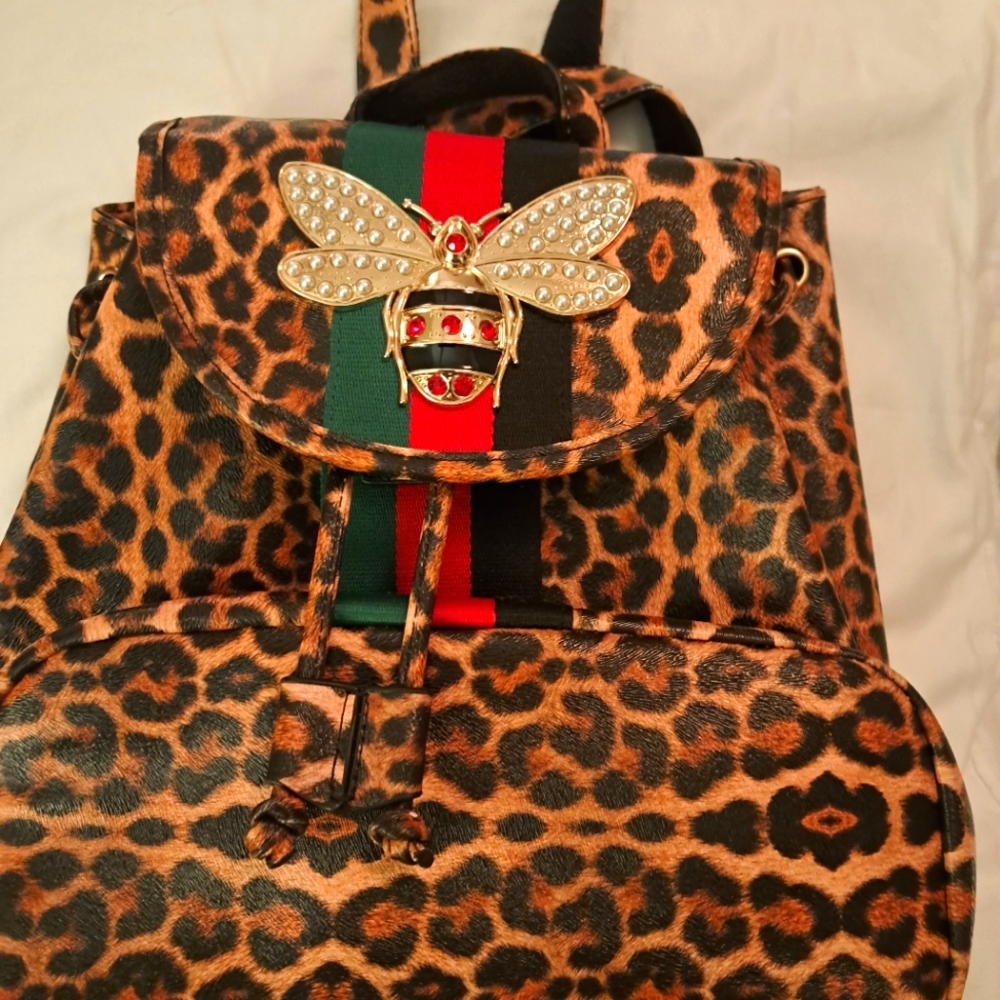 LEOPARD PRINT BEE FASHION BACKPACK/Purse  Womens/Girls Unbranded. Faux Leather